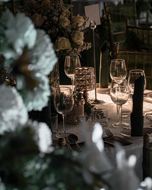 Dự Private Wedding Mặc Gì? Bí Quyết Để Vừa Tinh Tế Vừa Nổi Bật