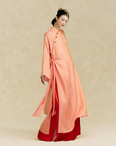 READY TO WEAR